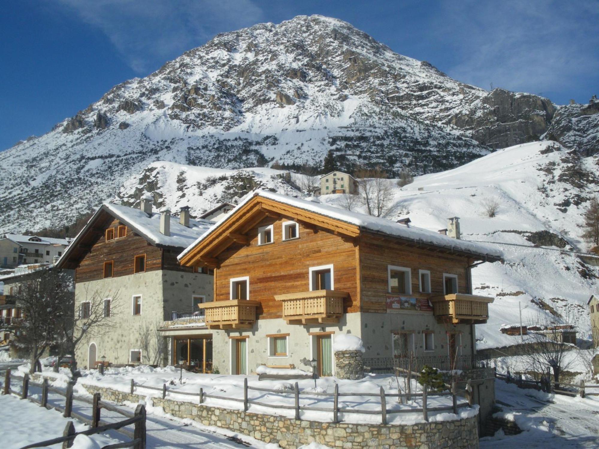 Agriturismo Raethia Isolaccia Kültér fotó