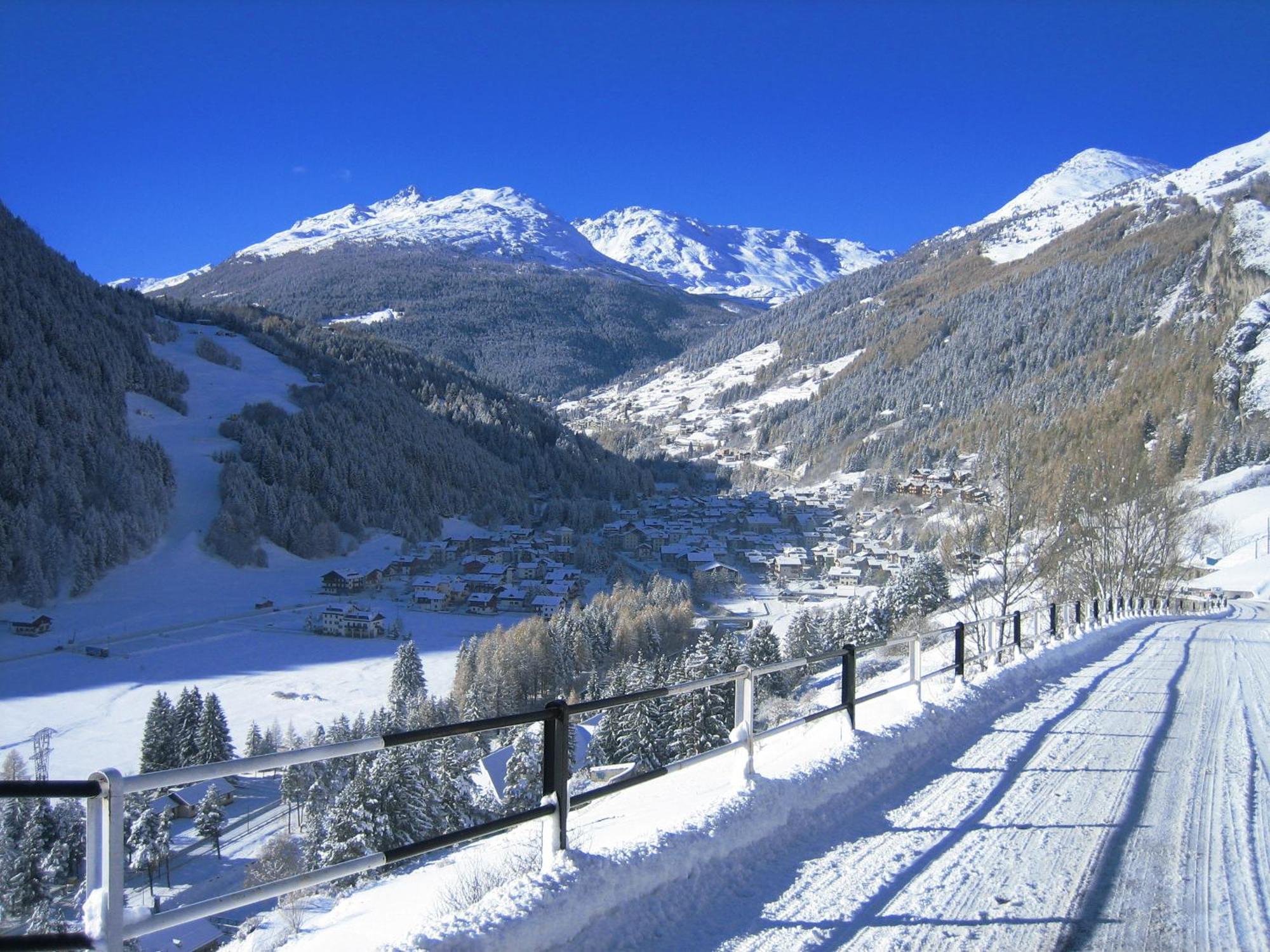 Agriturismo Raethia Isolaccia Kültér fotó