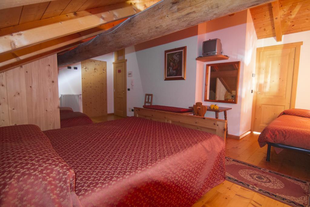 Agriturismo Raethia Isolaccia Kültér fotó